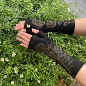 Merino Wool Gloves - Black Fern Spiral